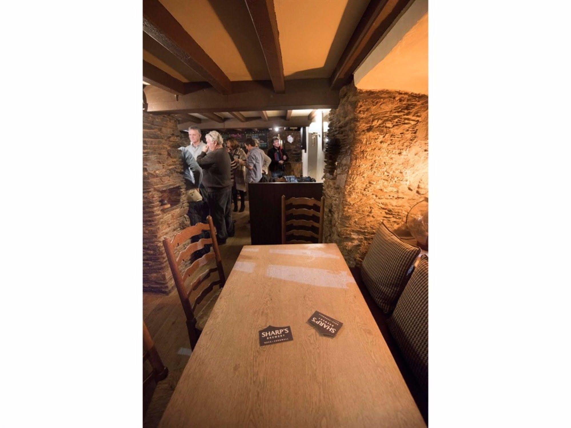 The Dolphin Inn Kingsbridge  Extérieur photo